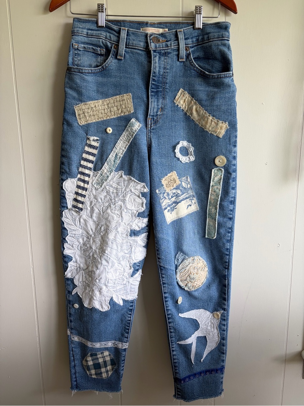 Levi's Blue Cutoff Mom Jeans with White & Beige Appliqué